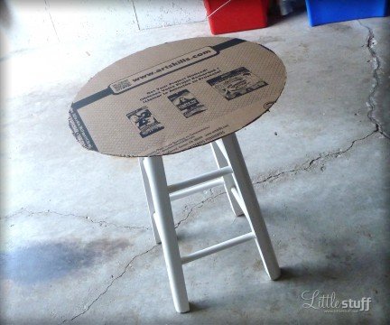 LittleStuff.me: DIY Side Table from Wooden Stool